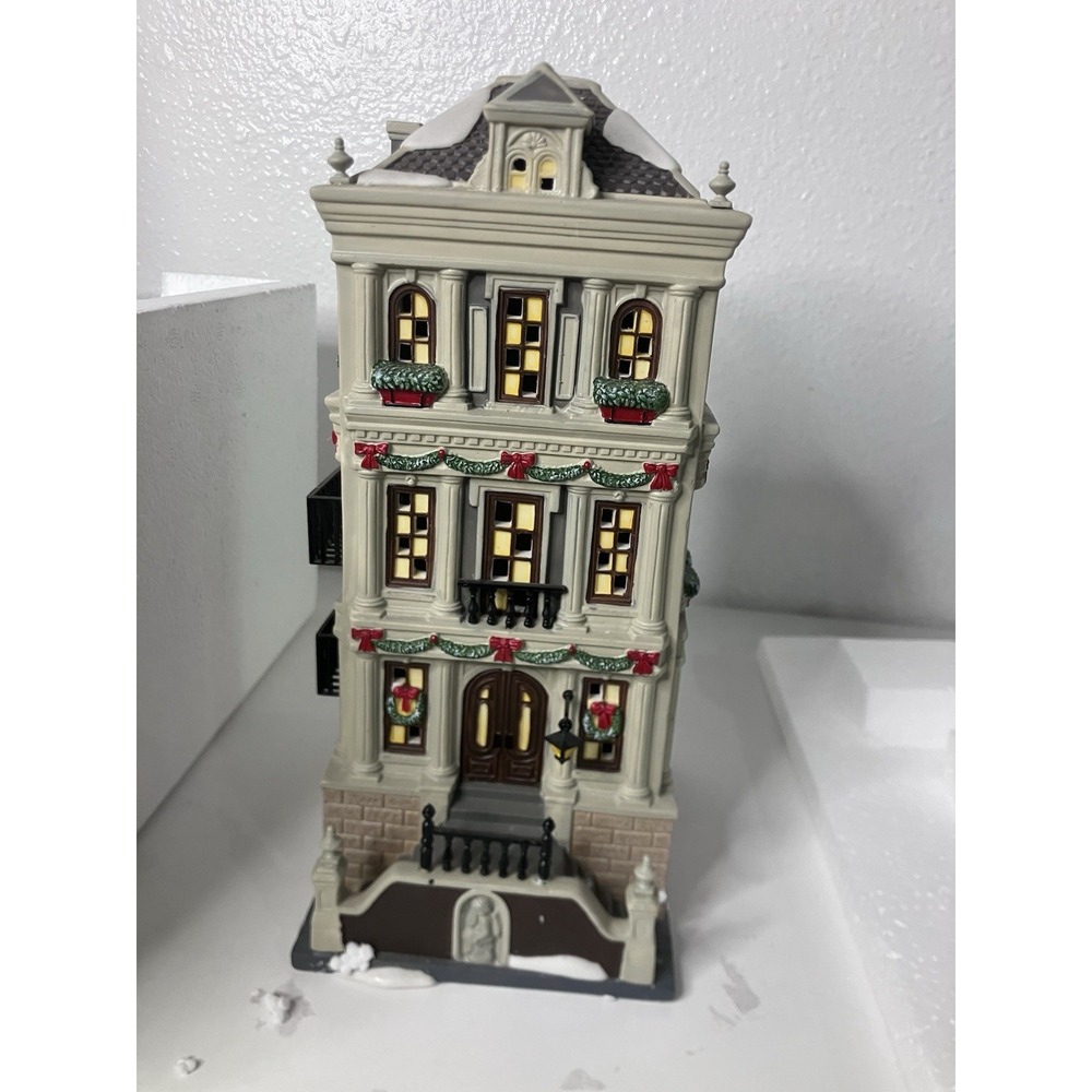 2016 Department 56 Christmas In The City Holiday Brownstone Lighted 4050913 - Picture 8 of 13